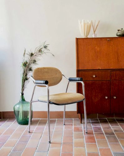 Jakob, le fauteuil en métal N°462