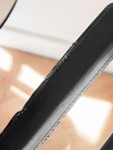 Jakob, le fauteuil en métal N°637