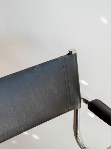 Jakob, le fauteuil en métal N°638