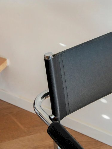 Jakob, le fauteuil en métal N°638