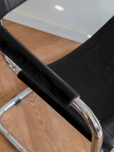 Jakob, le fauteuil en métal N°638