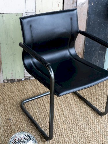 Jakob, le fauteuil en métal N°96
