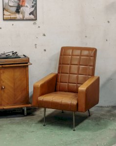 Jakob, the faux leather armchair No. 565