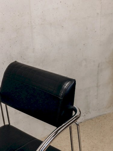 Jakob, le fauteuil en simili cuir N°691