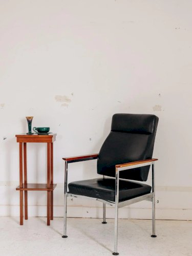 Jakob, le fauteuil en similicuir N°18