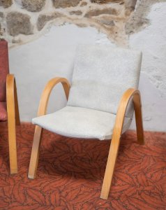 Jakob, the white fabric armchair No. 600