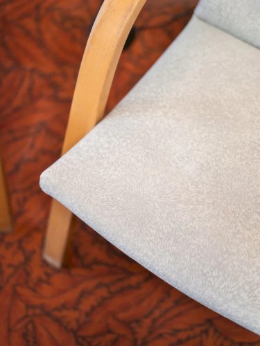 Jakob, le fauteuil en tissu blanc N°600