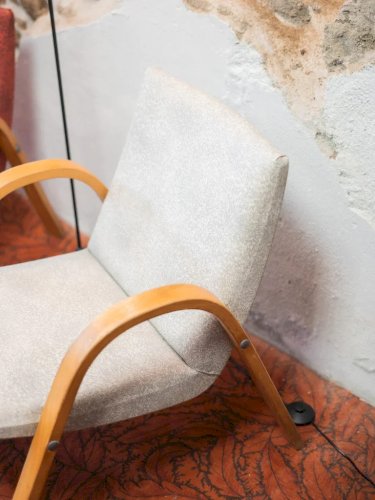 Jakob, le fauteuil en tissu blanc N°600