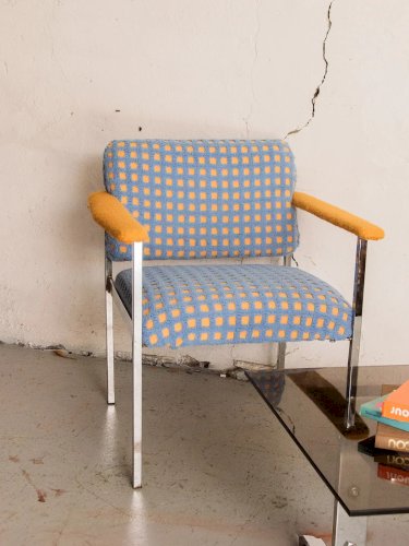 Jakob, le fauteuil en tissu bouclette N°70