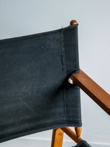Jakob, le fauteuil en tissu et bois N°517