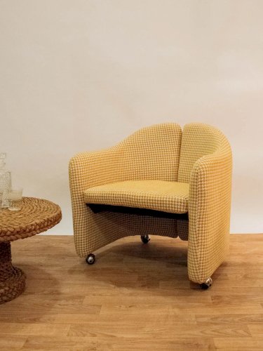Jakob, le fauteuil en tissu jaune N°587