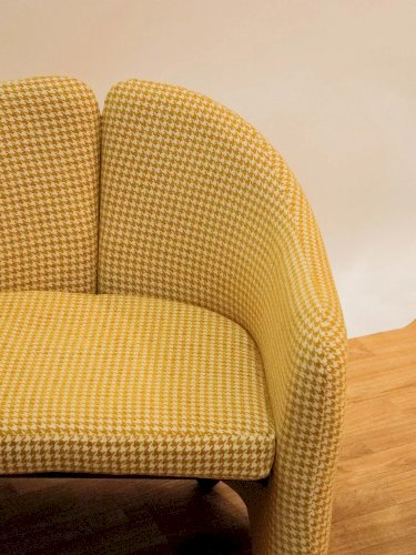 Jakob, le fauteuil en tissu jaune N°587