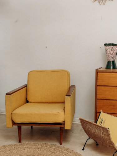 Jakob, le fauteuil en tissu jaune N°648