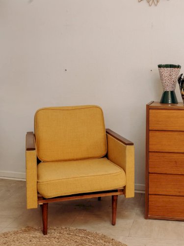 Jakob, le fauteuil en tissu jaune N°648