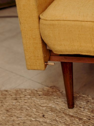 Jakob, le fauteuil en tissu jaune N°648