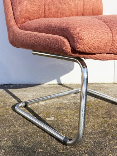 Jakob, le fauteuil en tissu N°699