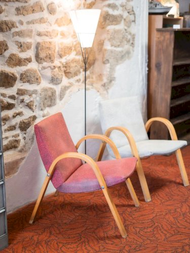 Jakob, le fauteuil en tissu rouge N°599