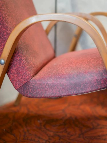Jakob, le fauteuil en tissu rouge N°599