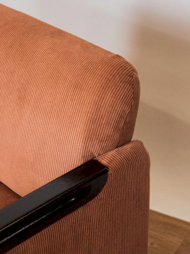 Jakob, le fauteuil en velours côtelé N°109