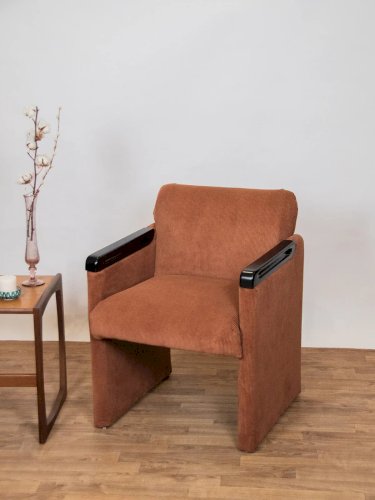 Jakob, le fauteuil en velours côtelé N°109