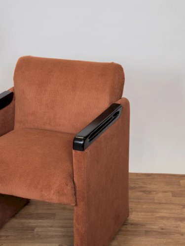 Jakob, le fauteuil en velours côtelé N°109