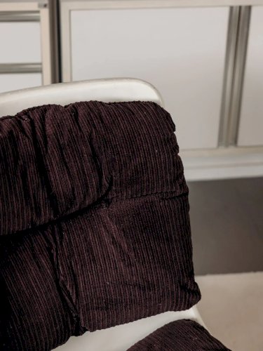 Jakob, le fauteuil en velours côtelé N°159