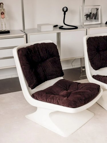 Jakob, le fauteuil en velours côtelé N°159