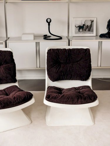 Jakob, le fauteuil en velours côtelé N°159