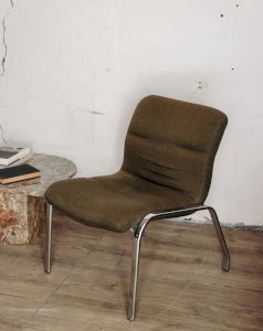 Jakob, the khaki armchair No. 252