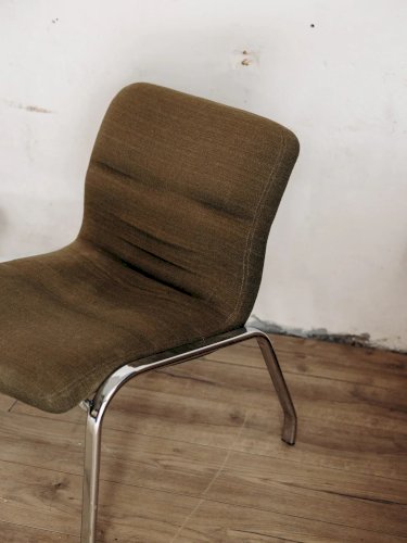 Jakob, le fauteuil kaki N°252