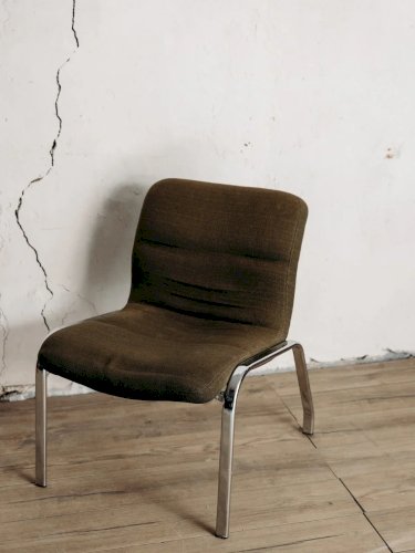 Jakob, le fauteuil kaki N°252