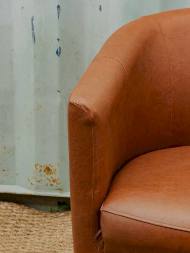 Jakob, le fauteuil marron en simili cuir N°729