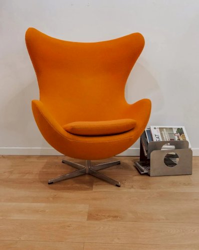 Jakob, le fauteuil orange Egg Chair N°861