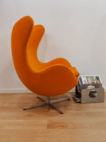 Jakob, le fauteuil orange Egg Chair N°861