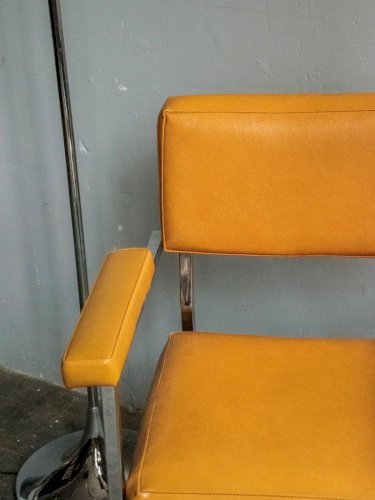 Jakob, le fauteuil orange en simili N°671