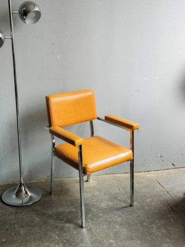 Jakob, le fauteuil orange en simili N°671