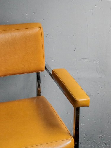 Jakob, le fauteuil orange en simili N°671