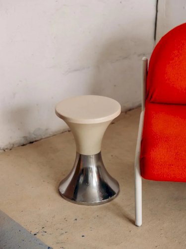 Jakob, le fauteuil orangé N°13