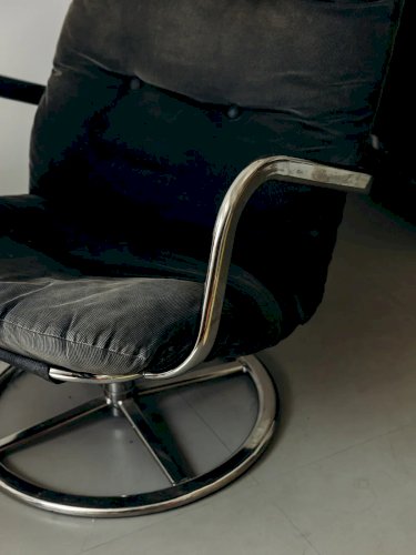 Jakob, le fauteuil pivotant N°484