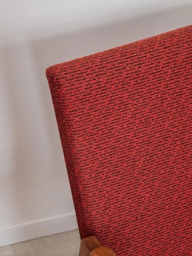 Jakob, le fauteuil rouge en bois N°616