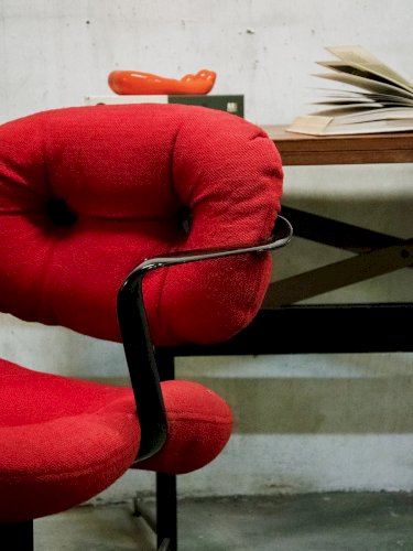 Jakob, le fauteuil rouge Knoll N°554