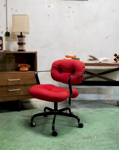 Jakob, le fauteuil rouge Knoll N°554