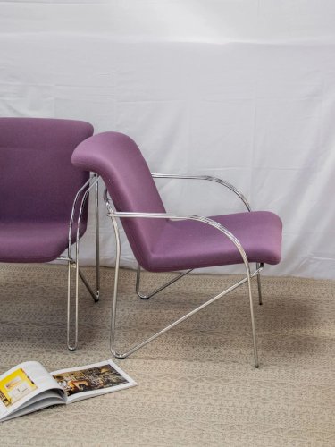 Jakob, le fauteuil violet en métal N°634