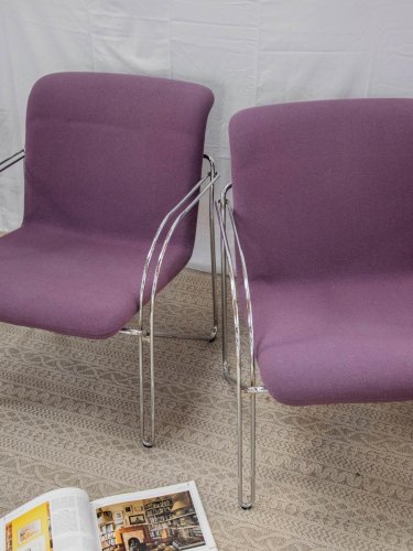 Jakob, le fauteuil violet en métal N°634