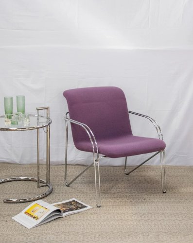 Jakob, le fauteuil violet en métal N°634