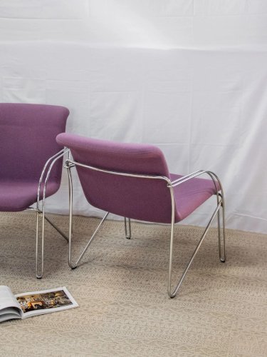 Jakob, le fauteuil violet en métal N°634