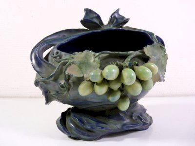 Jardinière AMPHORA Art Nouveau décor grappe de raisins signée