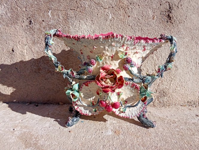 Jardinière en barbotine dépoque 1900