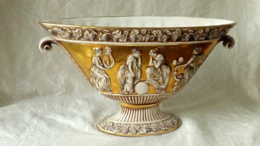 JARDINIERE EN FAIENCE ITALIENNE CAPODIMONTE DECOR ANTIQUE**