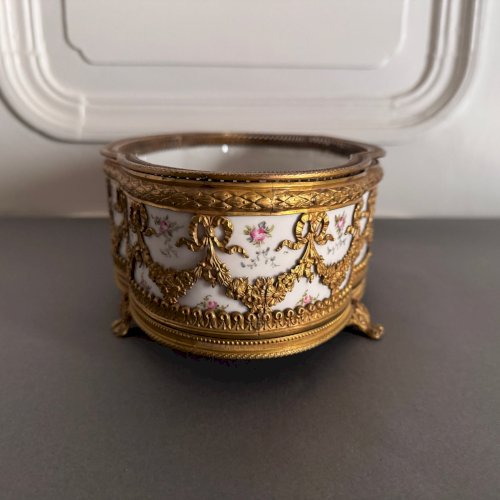 Jardinière en porcelaine de Sèvres montée bronze XIXe style Louis XVI M3723